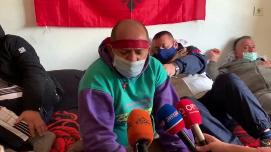 Grevistët e urisë në Ballsh nuk pranojnë ekipin mjekësor