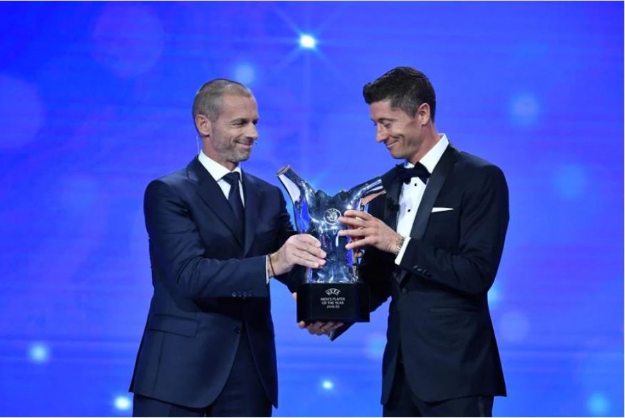 Robert Lewandowski fiton çmimin e lojtarit të vitit nga UEFA