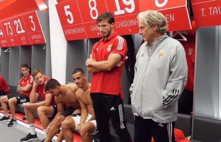 Trajneri i Benficas përlot lojtarin e ri të Cityt: Po shkon te një klub i vogël...