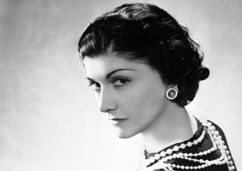 Coco Chanel, historia e gruas që i shndërrua në simbolin e elegancës në botë 