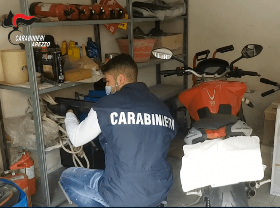 VIDEO+EMRI/ Italia tjetër operacion antidrogë, arrestohet në Vlorë i kërkuari