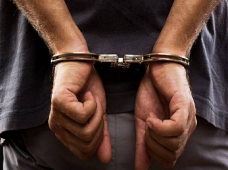 Kapet me doza droge me vehte, arrestohet 38 vjeçari,  në banesë iu gjet…