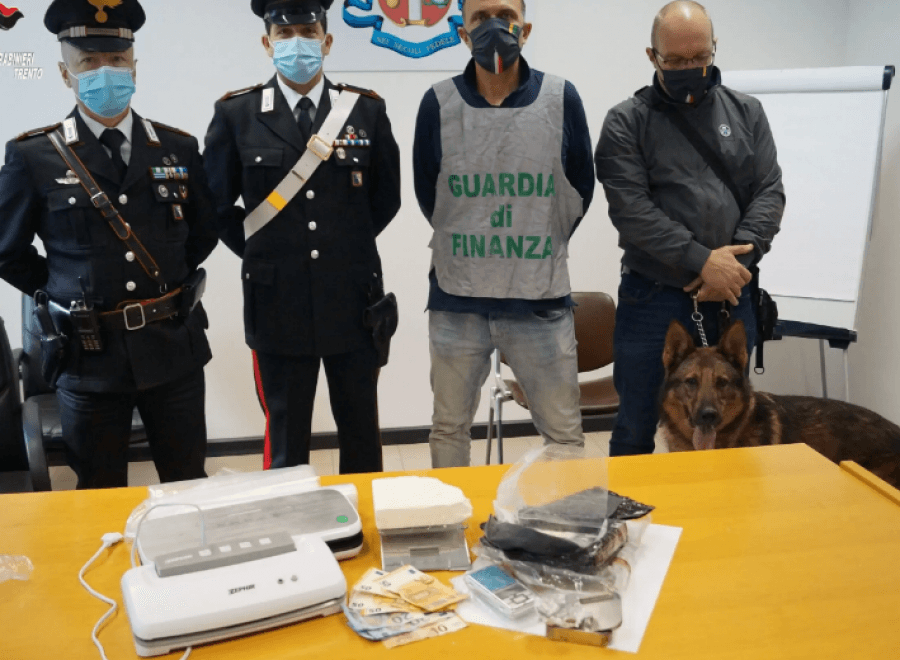 U kapën 60 mijë euro kokainë në banesë/ Policia arreston shqiptarin dhe italianin  