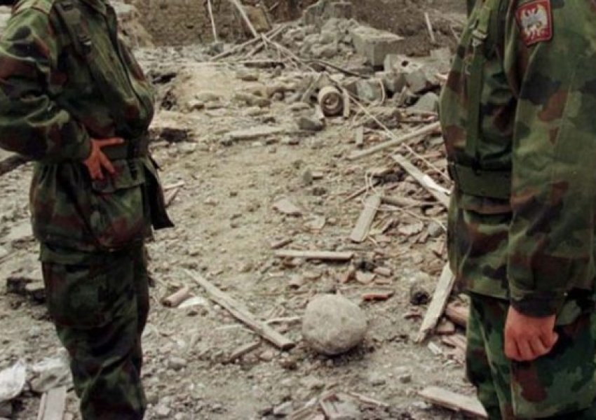 Rrëfimi i ish-ushtarit serb që pa zhvarrosjen e kufomave në Izbicë: Traktori nxirrte trupat, pastaj i vendosnin në kamionin ushtarak