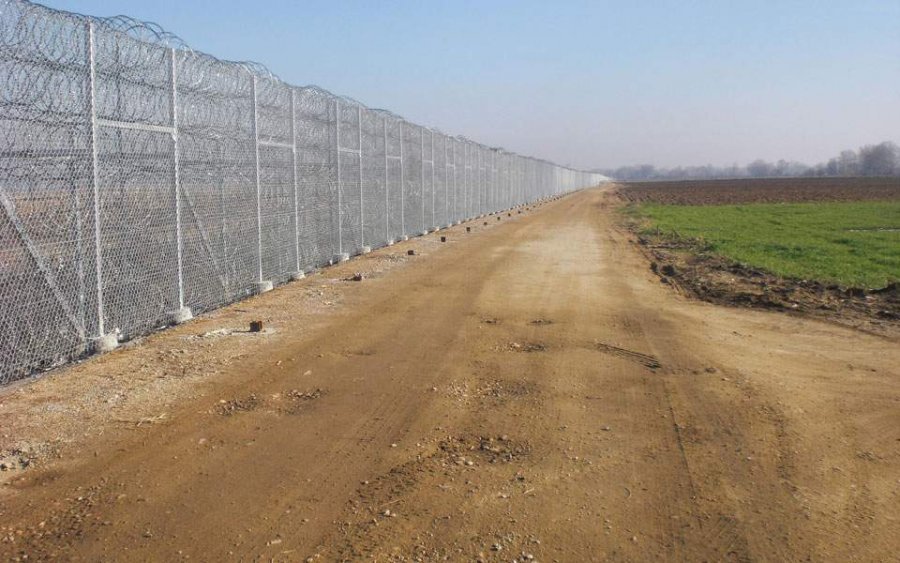 Greqia fillon ndërtimin e gardhit kufitar prej 27 km