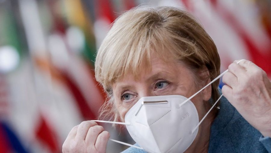 Merkel njofton masat e reja kundër pandemisë, ndalon mbajtjen e shalle në vendin e maskave