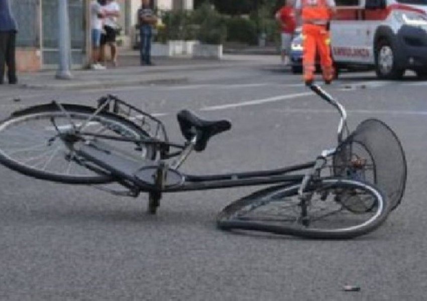 Aksident trafiku në Vitromiricë, çiklisti dërgohet në Spitalin e Pejës