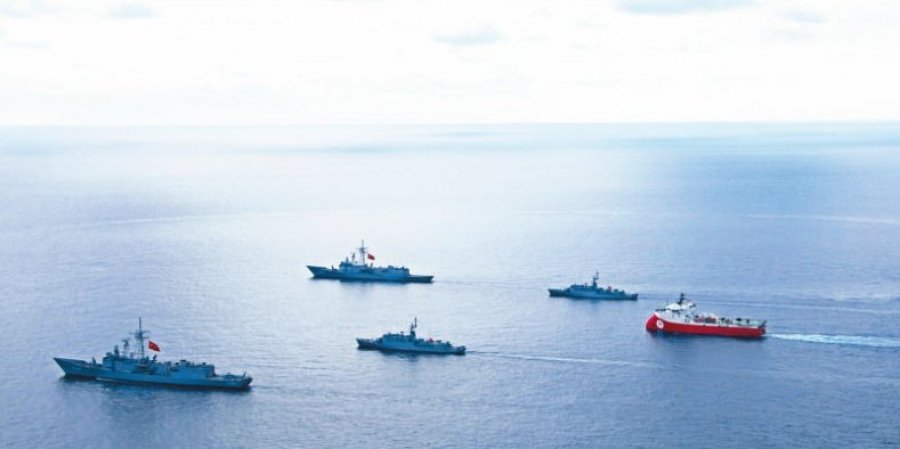 Anija kërkimore turke ‘ Oruc Reis’ i afrohet ishullit Kastelorizo, Egjeu në tension
