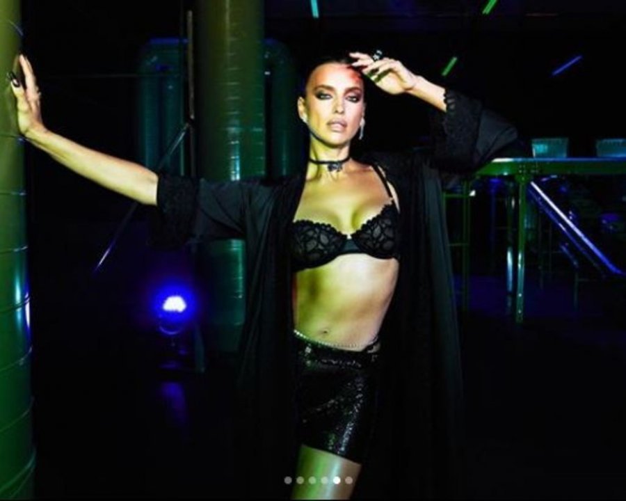 Supermodelja Irina Shayk pozon nudo dhe VIP-at ‘ndaluan frymën’