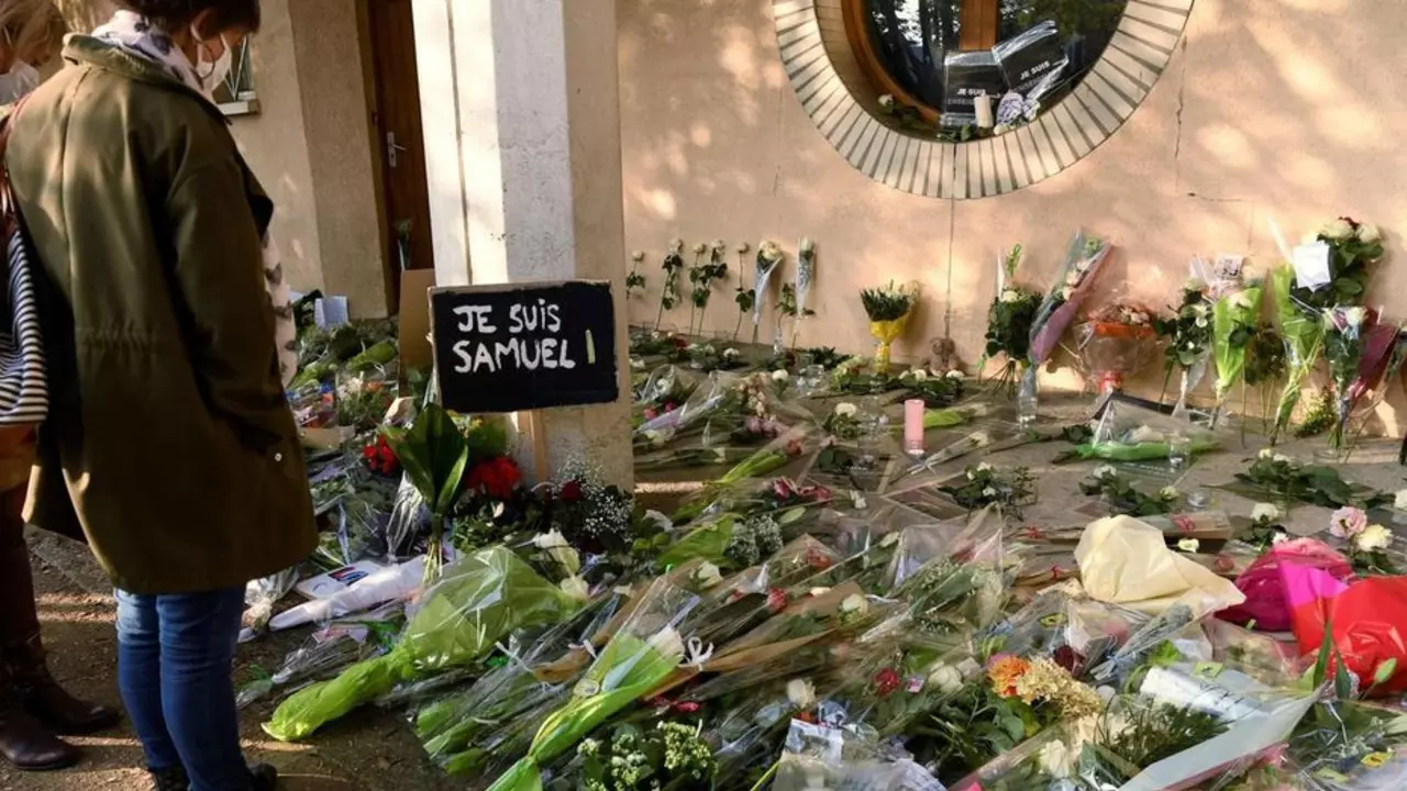 Ekzekutimi i mësuesit në Francë: Babai i nxënësit 'shkëmbeu mesazhe me vrasësin'