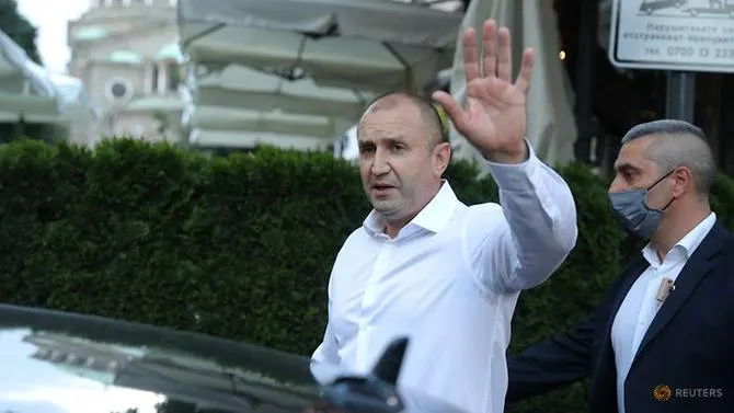 Presidenti bullgar hyn në karantinë, pasi takoi ushtarakun e lartë me koronavirus