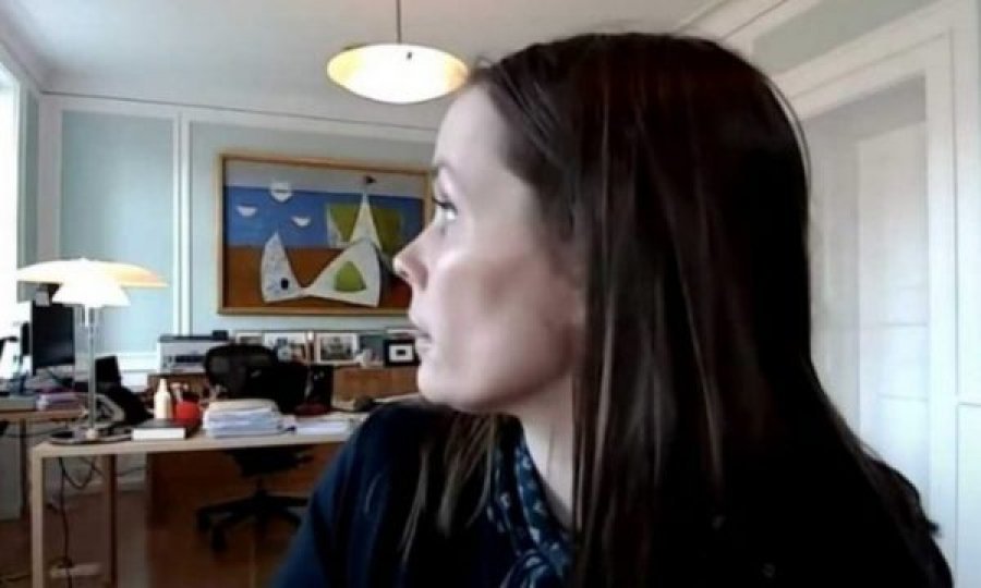 VIDEO/ Ishte në një intervistë direkt, ja si reagon Kryeministrja e Islandës kur bie tërmet