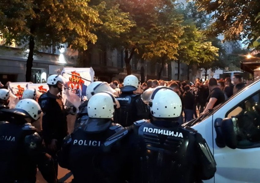 Protesta në Beograd para festivalit 'Mirë dita, dobar dan!'
