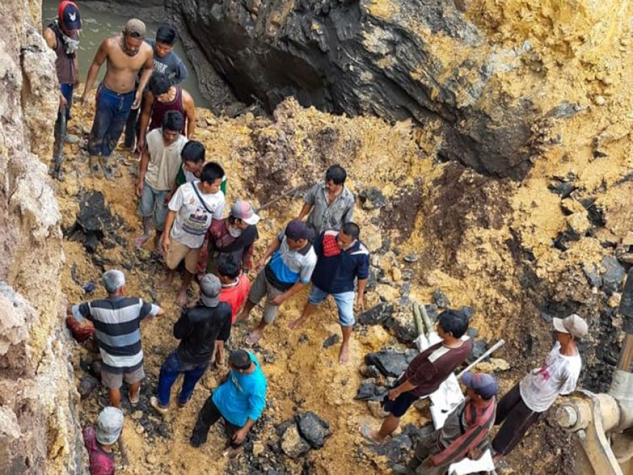 Indonezi/ Shembet miniera, humbin jetën 11 punëtor