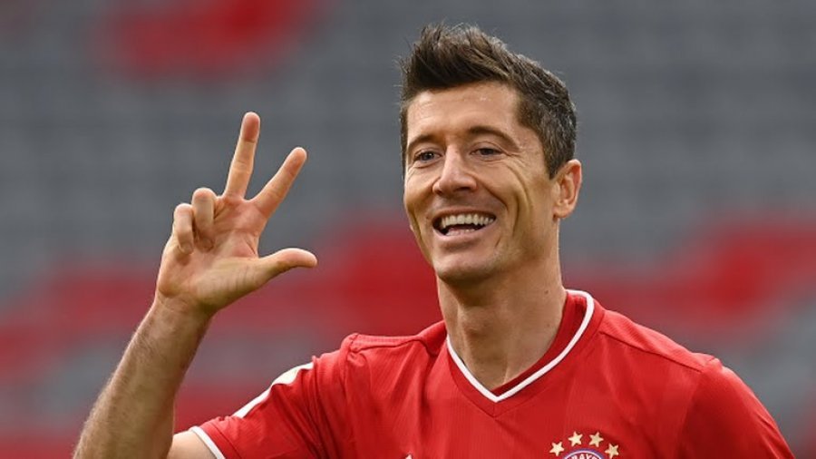 Bayern shkatërron Frankfurtin, tripletë nga Lewandowski