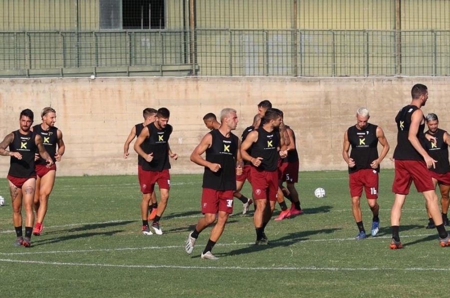 Tronditet futbolli italian, te klubi i mbrojtësit shqiptar ka 27 raste me COVID-19