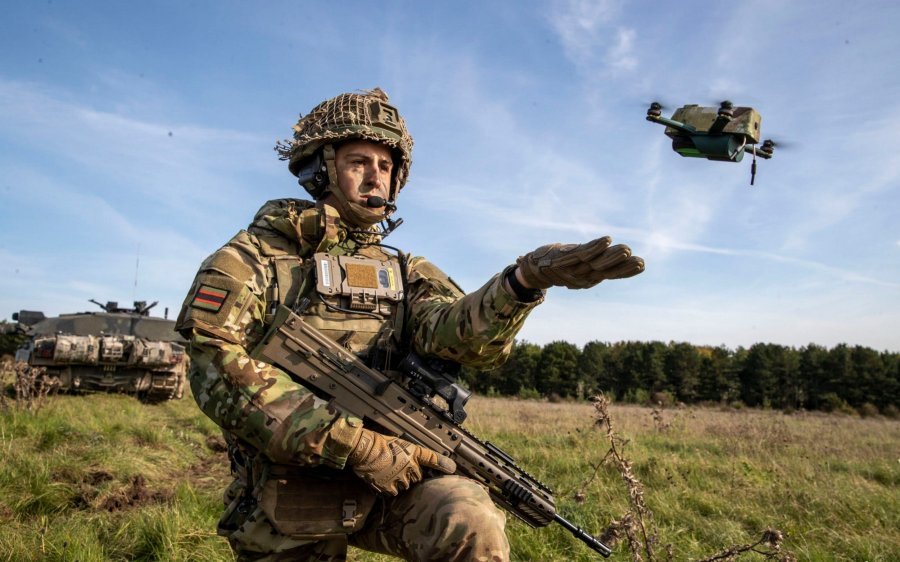 VIDEO/ Britanikët prezantojnë dronin me eksploziv që peshon më pak se 200 gramë! Ja risia ushtarake