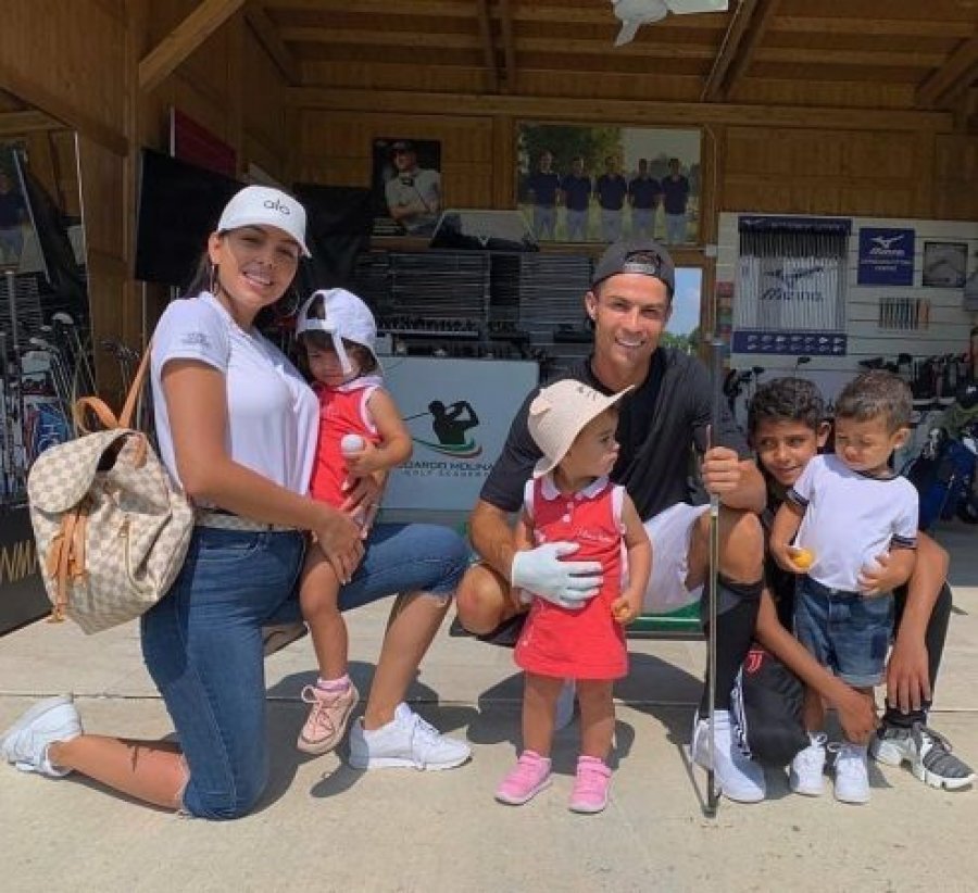 Ronaldo pozitiv me COVID, ja ku po qëndrojnë Georgina me 4 fëmijët