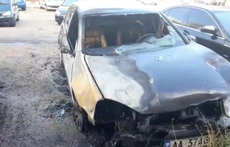 VIDEO/ Pamjet nga vendngjarja, si u dogjën makinat e dy grave në Vlorë...