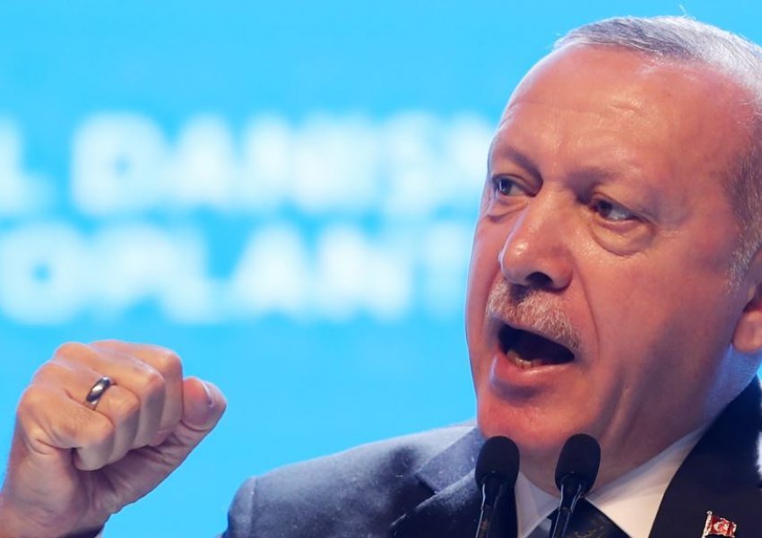 Erdogan u bën thirrje turqve që t’i bojkotojnë mallrat franceze