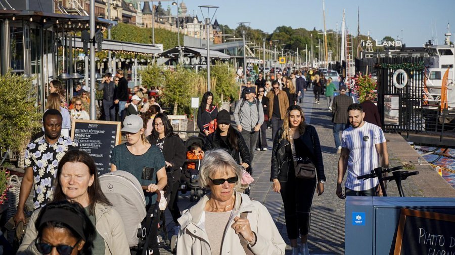 Pse Suedia rekomandon që popullata e moshuar të mos izolohet, sjellja që ka zgjedhur ndaj pandemisë