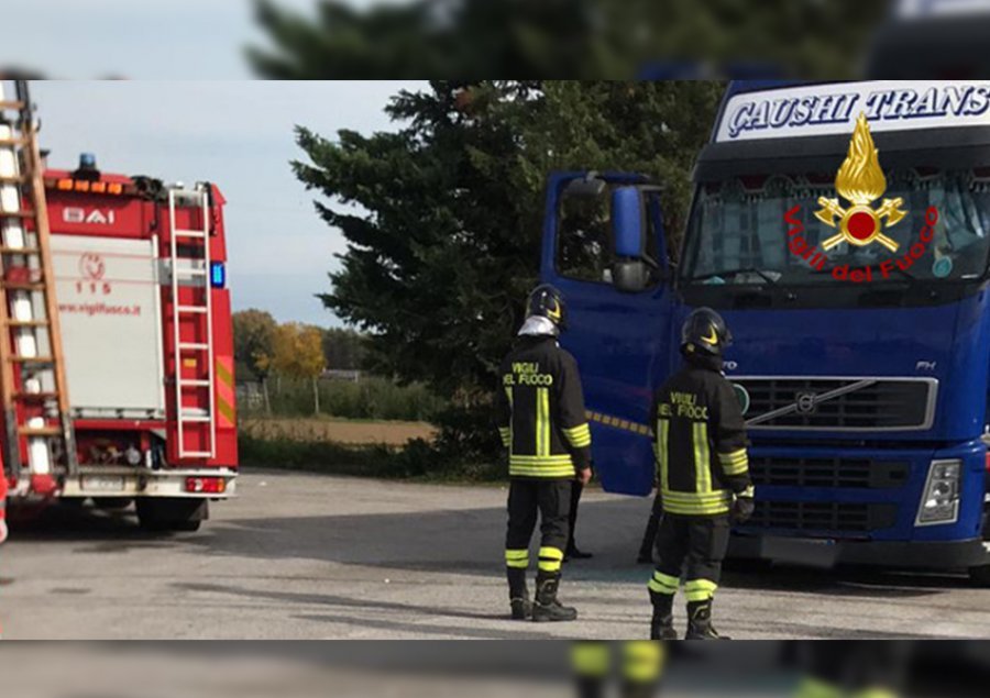 FOTO/ Shoferi shqiptar gjendet i vdekur në kabinën e kamionit