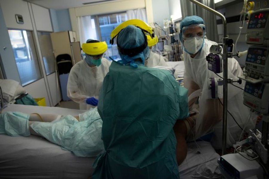 ‘Mjekët do shërbejnë edhe të infektuar’/ Belgjika merr vendimin ekstrem për shëndetësinë 