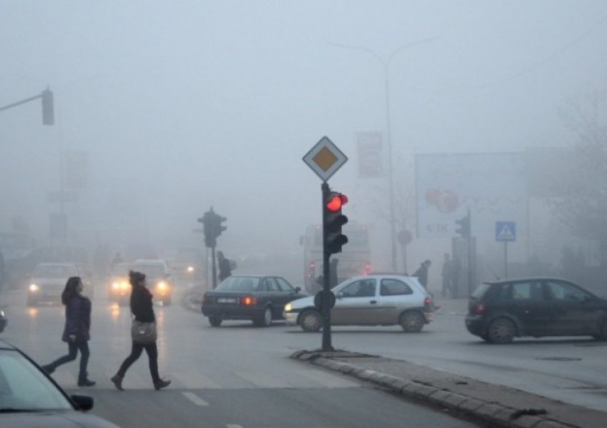 Ajri i ndotur e 'ngulfat' Prishtinën