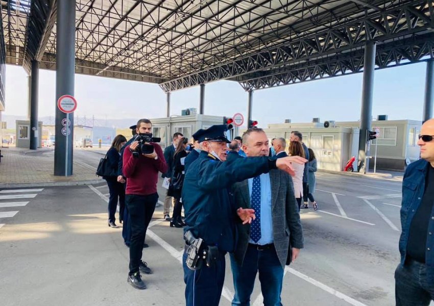 Rexhep Selimi 'inspekton' kufirin me Serbinë