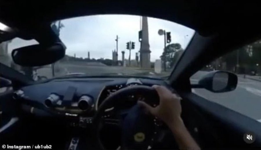 VIDEO/ Shoferja përplasi Ferrarin me një mur, shmangi këmbësorët dhe çiklistët në rrugë
