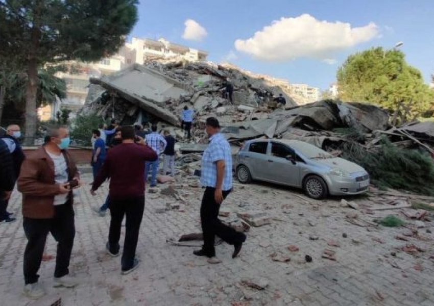 Rritet bilanci i viktimave nga tërmeti në Izmir, dy fëmijë të vdekur në Samos të Greqisë