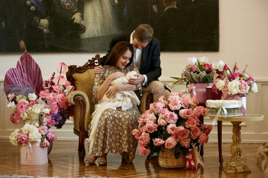 Elia Zaharia dhe Princ Leka prezantojnë Princeshën, zbulojnë rastësinë e veçantë të ditës së lindjes 