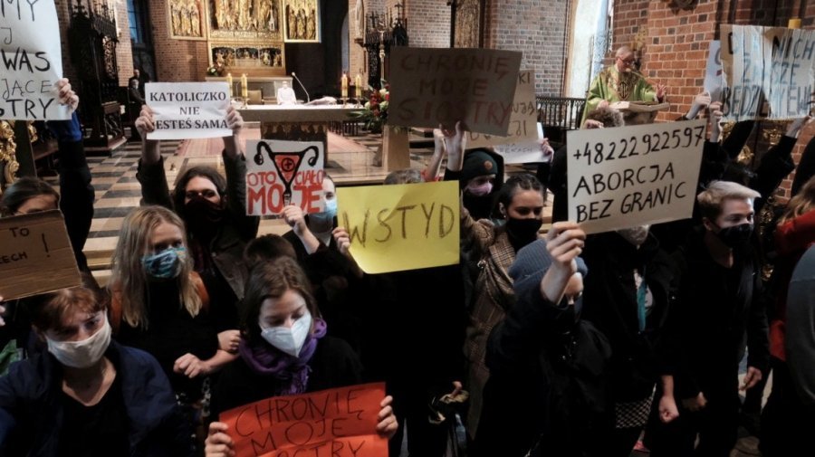 Polonia nuk gjen qetësi nga protesta ndërsa rastet me Covid 19 po rriten frikshëm