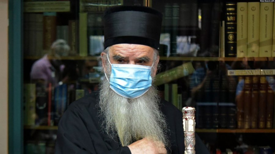 Vdes anti-shqiptari i madh, kreu i kishës serbe në Mal të Zi!