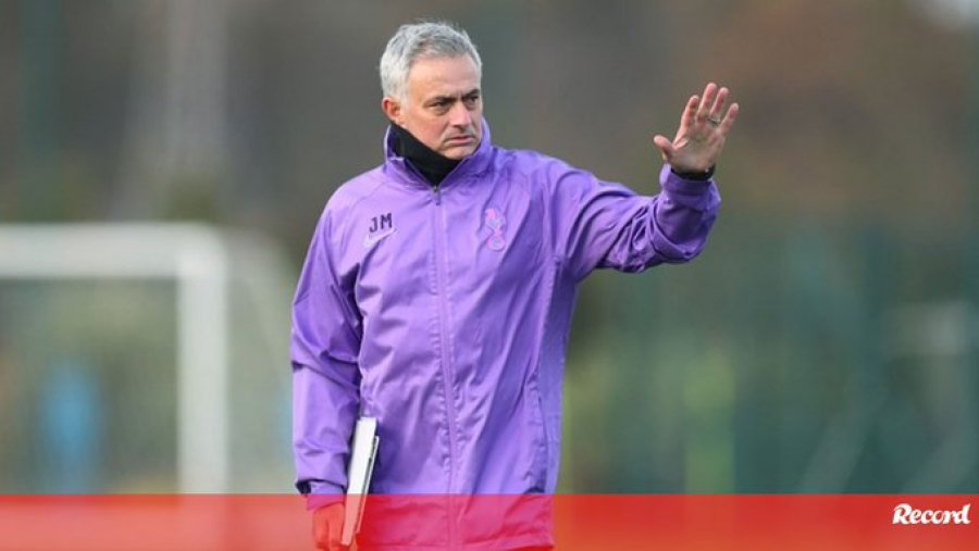 Mourinho ndëshkon futbollistët për humbjen në Europa League