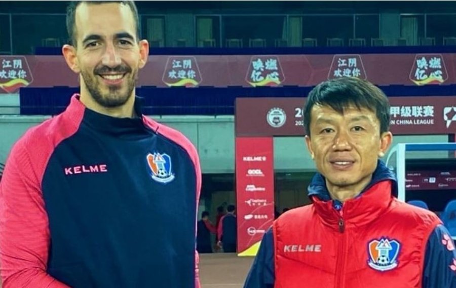Vasil Shkurtaj zhvillon stërvitjen e parë me ekipin kinez