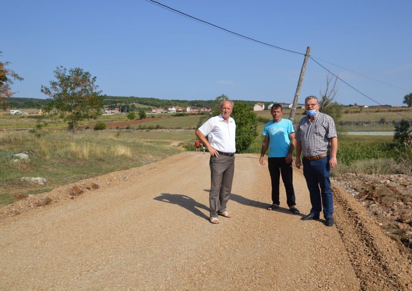 Filloi rregullimi i 10 rrugëve në Shkozë dhe i 1 rruge në Maxharrë