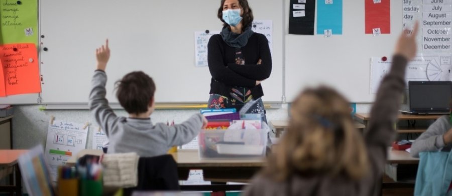 Francë, nxënësit kthehen në shkollë mes shqetësimeve për Covid-19