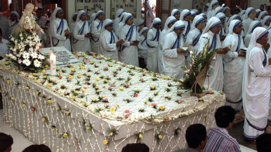 Sonte më 4 shtator, nata e festës liturgjike të Shenjtores Nënë Tereza