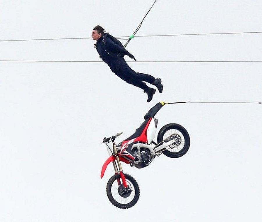  Bëhen virale, skenat vdekjeprurëse me motorr të Tom Cruise në 'Mission Impossible 7'