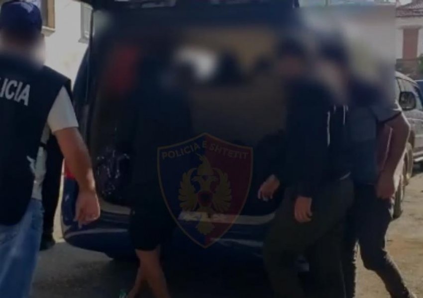 Me 16 emigrantë të paligjshëm në makinë, arrestohet 26-vjeçari dhe ndihmësi i tij
