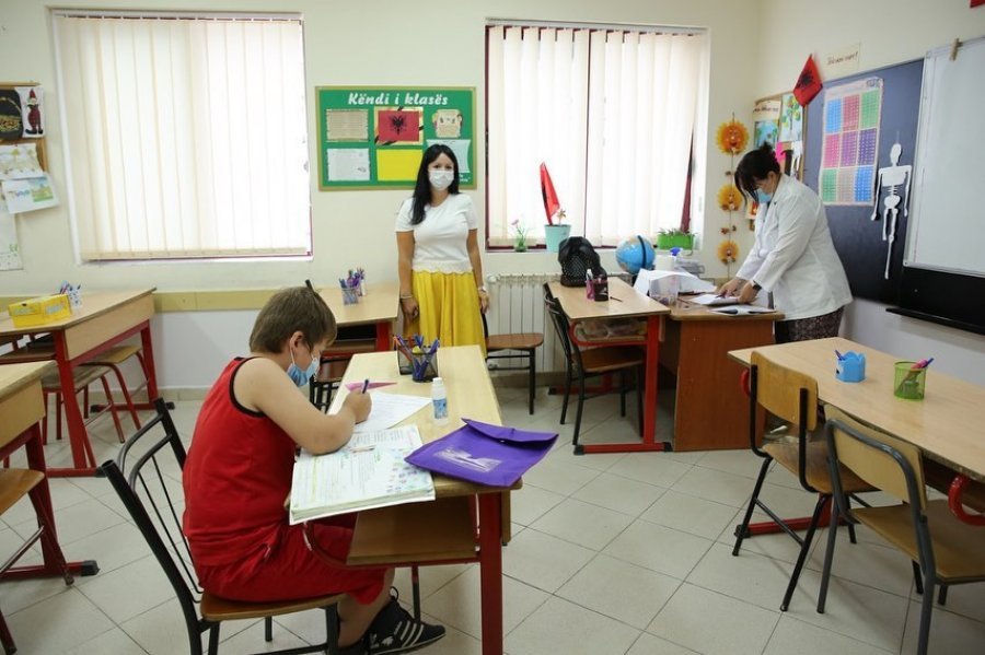 Një mësues për 17 nxënës: Stafi arsimor në Shqipëri ndër më të ngarkuarit në Evropë