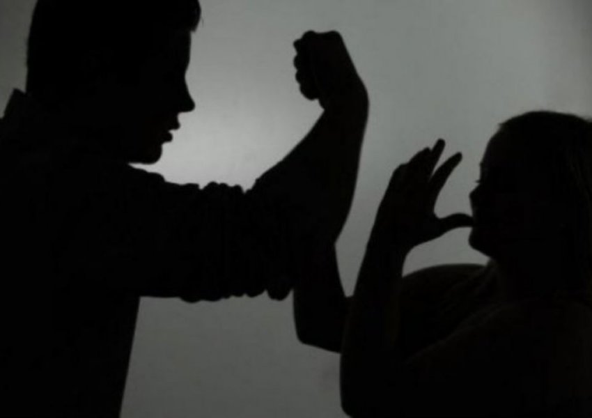 Studimi: Pandemia rriti abuzimin në familje