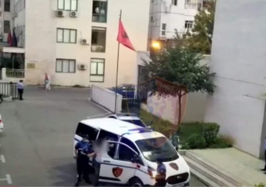Tiranë, 'arrest me burg' bandës që vidhte kasafortat, në kërkim gruaja që dërgonte bizhuteritë jashtë shtetit