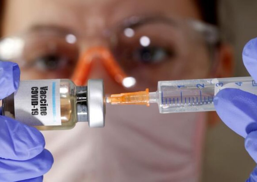 AstraZeneca dhe Universiteti i Oksfordit do rinisin testimet për vaksinën kundër COVID-19