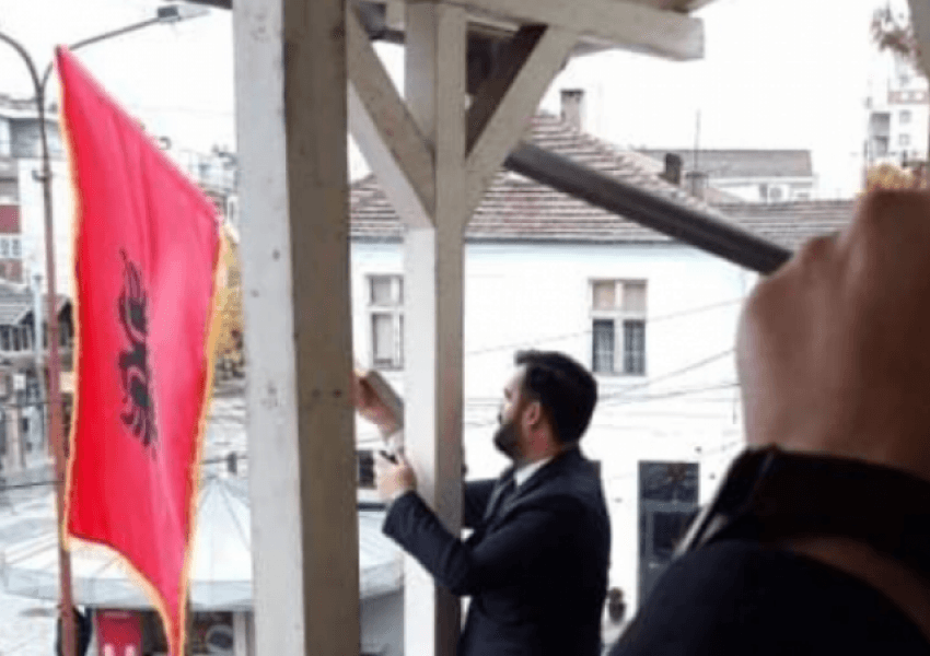 Gjykata në Serbi fton Ragmi Mustafën pasi përdori flamurin kombëtar