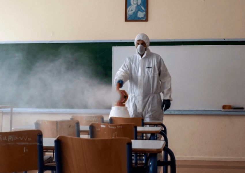 Podujeva e gatshme për fillimin e vitit shkollor, dezinfektimi i shkollave mbetet sfidë 