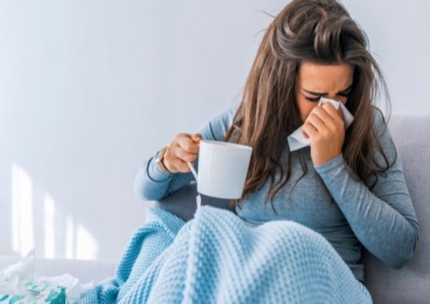 Çfarë dëme mund t’i shkaktojë trupit tuaj nëse njëkohësisht sëmureni nga gripi dhe COVID-19?