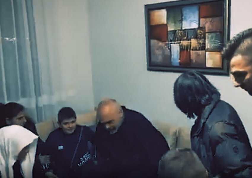 VIDEO/ ‘Rama vijon të intimidojë Manjolën’, Duma: E vërteta e familjes Cakoni nuk fshihet nga propaganda