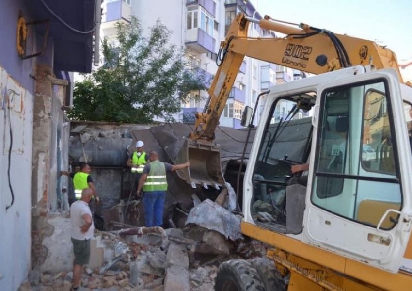 Inspektorati i Mitrovicës rrënon një objekt